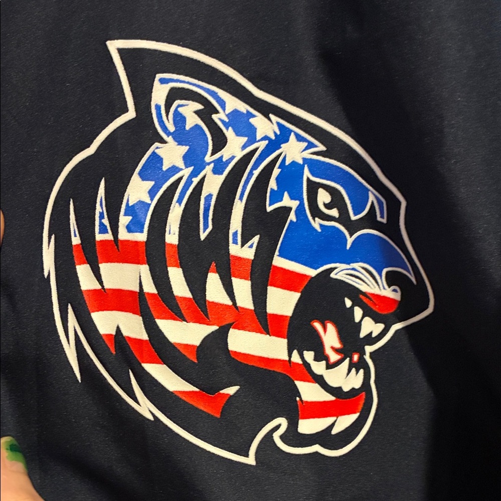 Champion Hooded Windbreaker Jacket with Flag Tiger Graphic - Picture 2 of 8